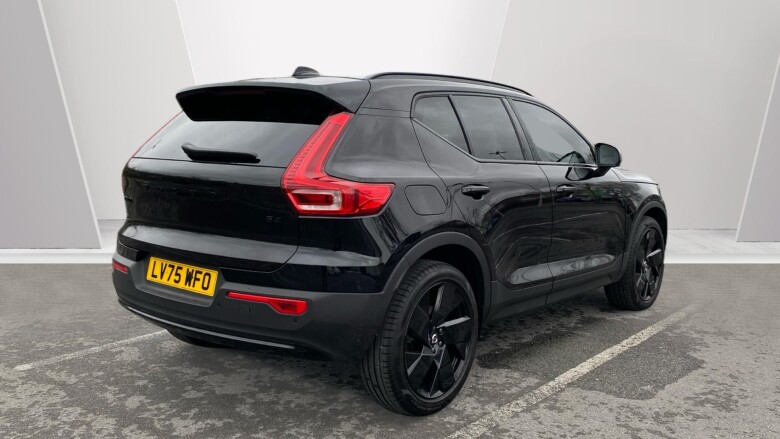 Volvo XC40 2.0 B4P Plus Black Edition 5dr Auto Petrol Estate